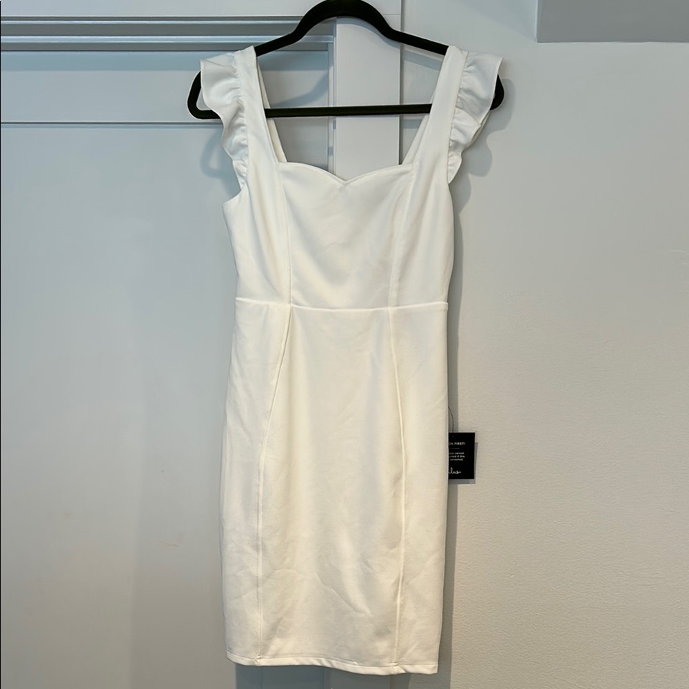 Elegant White Sleeveless Dress